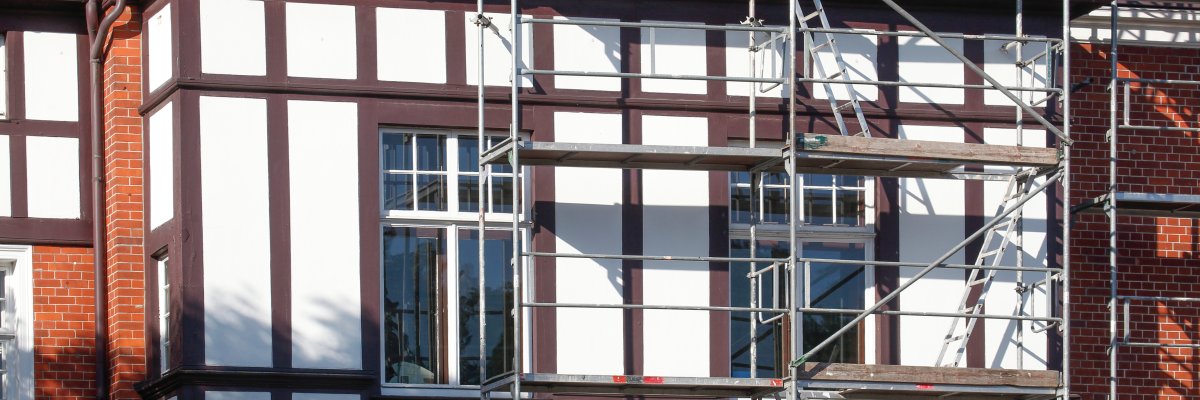 Baugerüst an einem Altbau,  Fachwerkhaus, Bremen, Deutschland